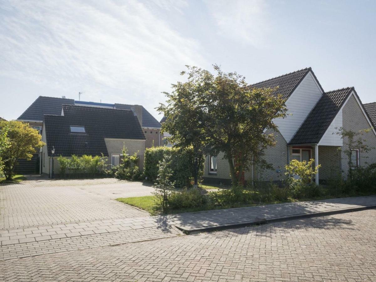 Spacious Bungalow In The Cosy Village De Cocksdorp  Luaran gambar
